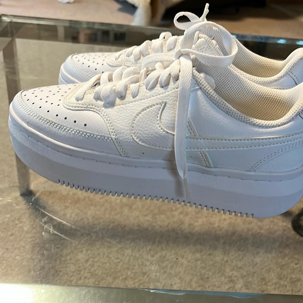 Beautiful Nike sporty shoes-￼ sneakers ￼ size 8